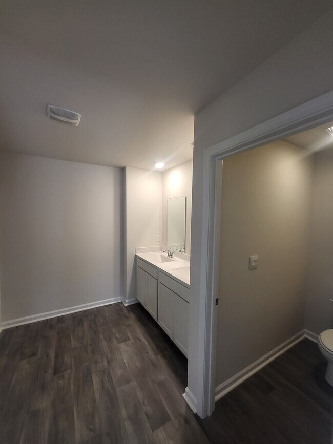Building Photo - 5 bedroom/3 bath home in Aynor - 1/2 Off R...