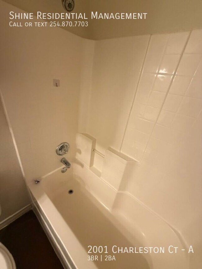 Building Photo - 2001 Charleston Ct