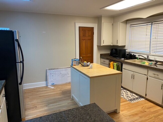 Building Photo - 3 Bedroom 2.5 Bath Townhome in Downtown Gr...