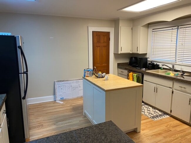 Building Photo - 3 Bedroom 2.5 Bath Townhome in Downtown Greenville and Near the Hampton Pinckney Historic District