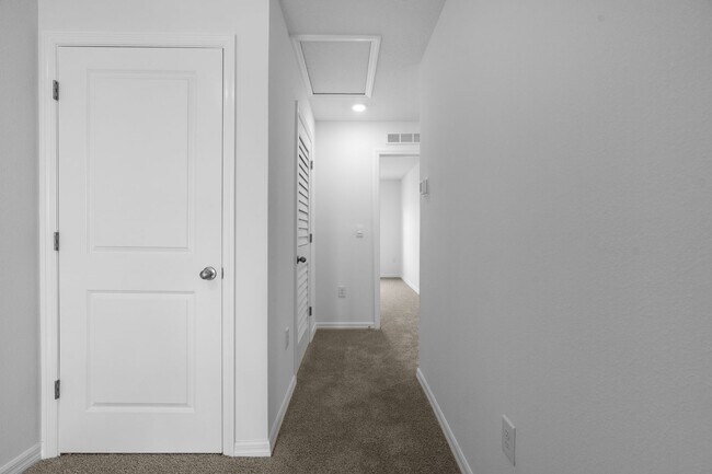 Building Photo - Townhouse at Laurel Commons