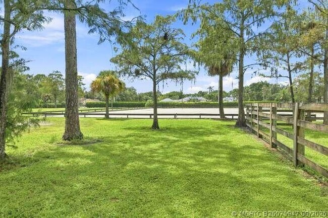 Building Photo - 14902 Paddock Dr