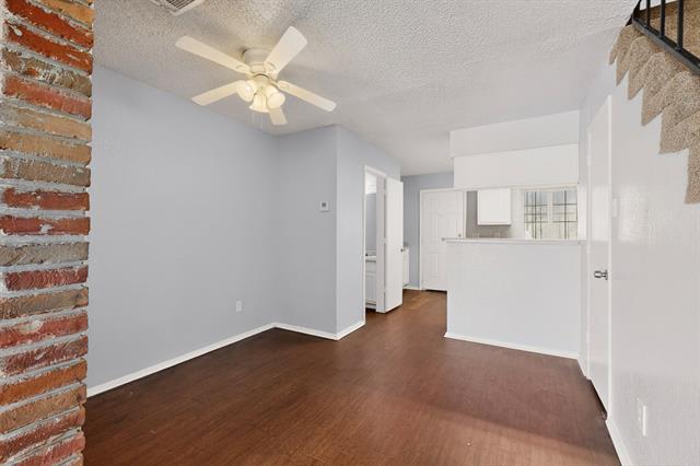 Building Photo - 9467 Olde Towne Row
