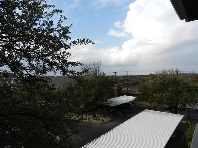 Building Photo - 18333 Roehampton Dr