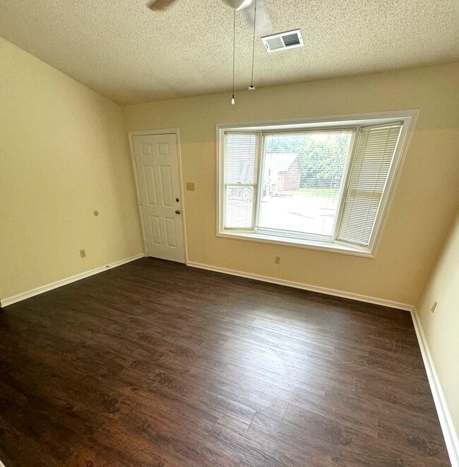 Building Photo - Two-Bedroom, 1.5 Bathroom Corner Condo at ...