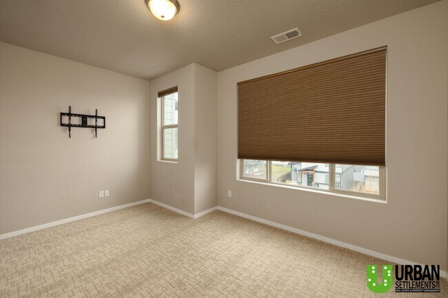 Building Photo - Modern Kendall Yards Townhome – 3 Bed, 2.5 Bath | 1,500 Sq. Ft.