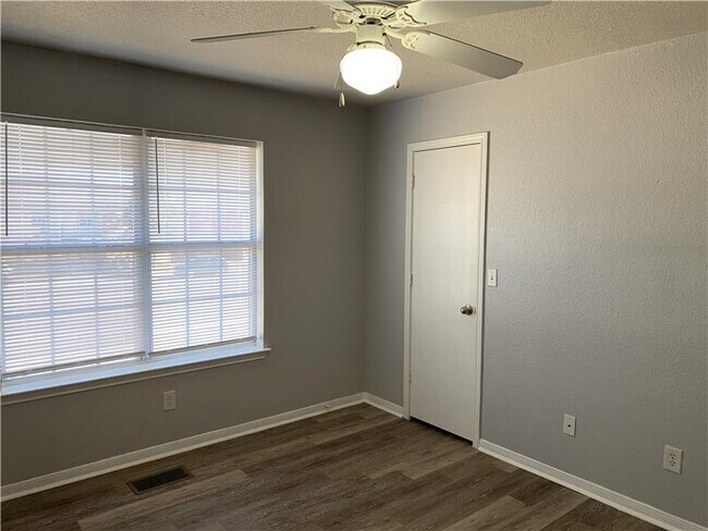 Building Photo - 2807 Cantabrian Dr