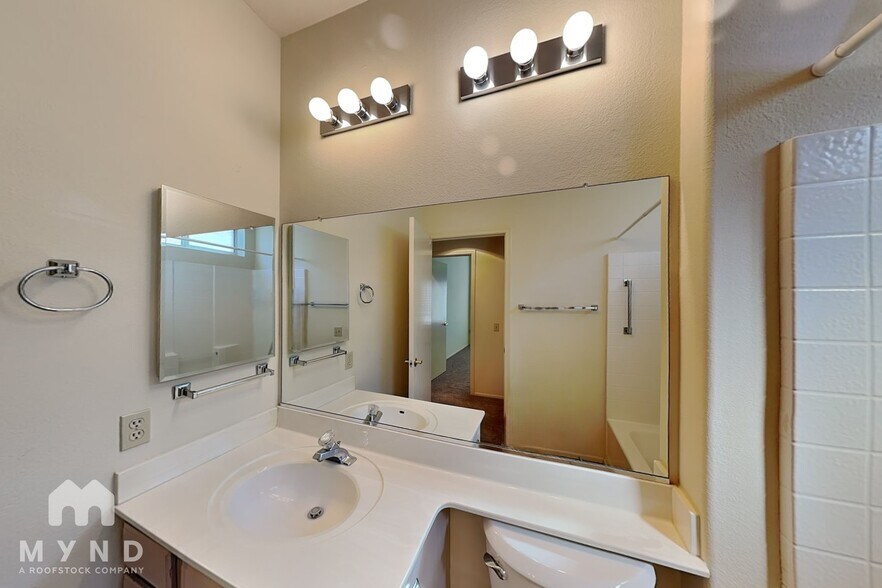 Building Photo - 16181 W Heritage Dr