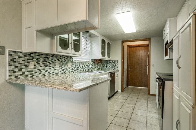 Building Photo - 1251 Kingston Rd