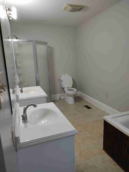 Building Photo - 8155 Columbus Rd