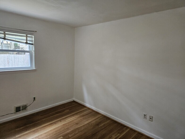 Building Photo - 1404 Chilton Dr