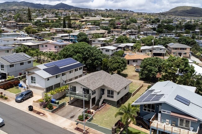 Building Photo - Lower Makakilo - Stunning Fully Remodeled ...
