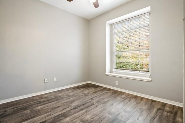 Building Photo - 16801 Gravesend Rd