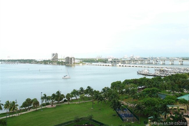 Building Photo - 1900 N Bayshore Dr