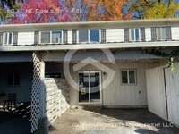 Building Photo - 1031 NE Cowls St