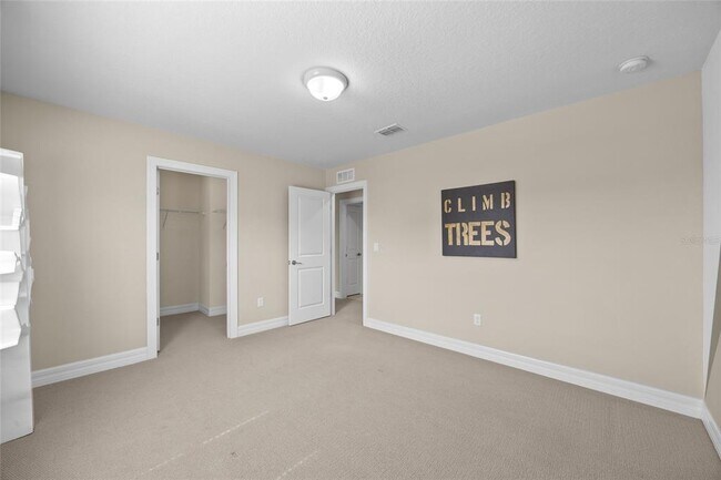 Building Photo - 2880 E Lake Pointe Dr