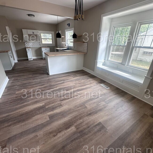 Building Photo - 420 S Osage St