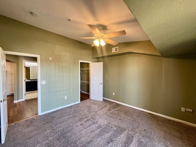 Building Photo - 1 bed 1 bath w/ Beautiful Mountain views!