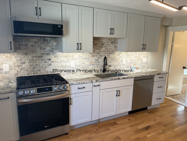 Building Photo - 31 Queen St