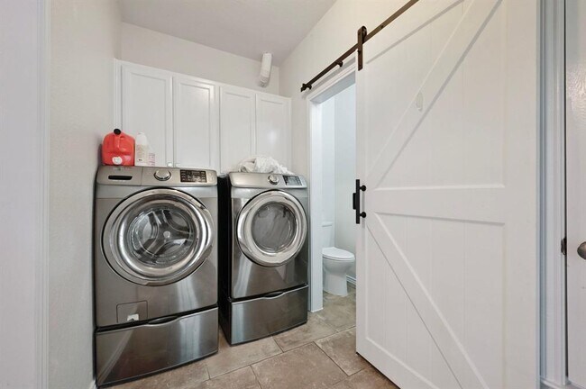 Building Photo - 201 Comanche Camp