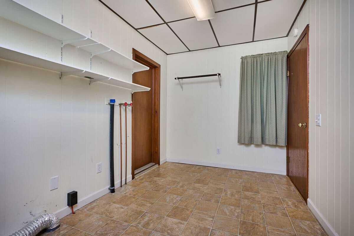 Building Photo - 211 College Hwy