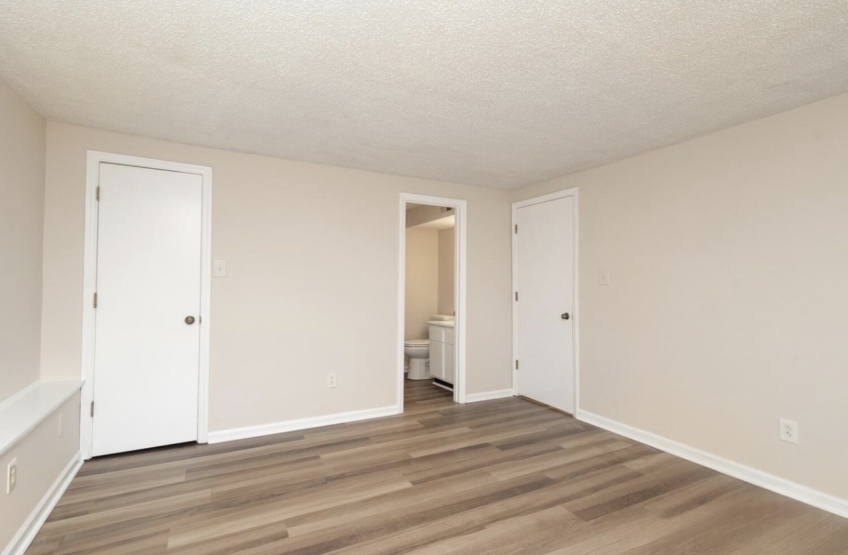 Building Photo - 9500 Shannon Green Dr