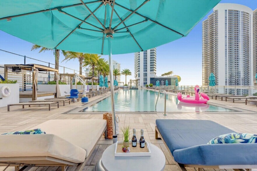 Building Photo - 4010 S Ocean Dr