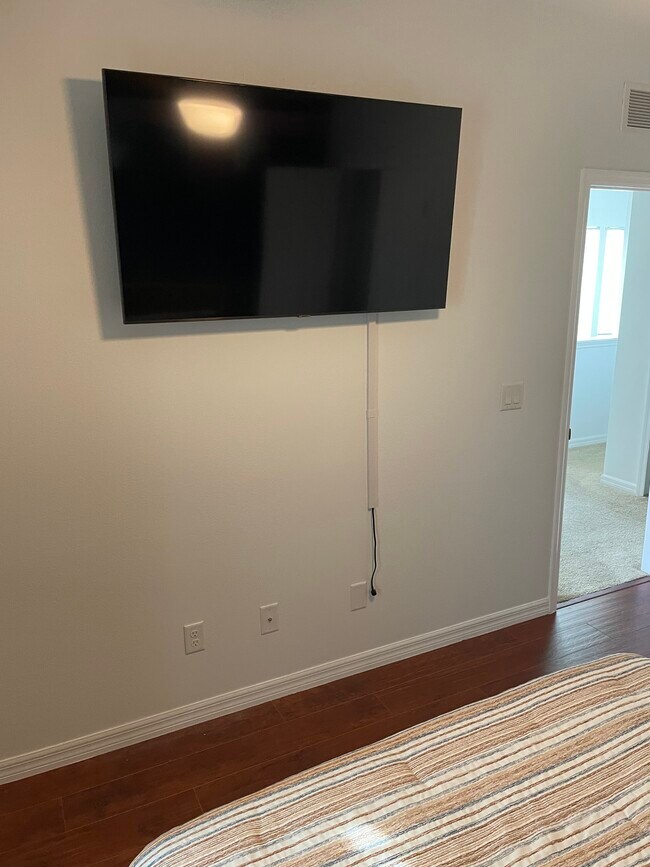 Building Photo - 118 N Fredrica Ave