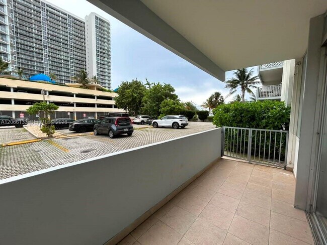 Building Photo - 7545 E Treasure Dr