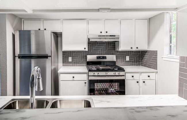 Building Photo - 5203 Bogey Ct