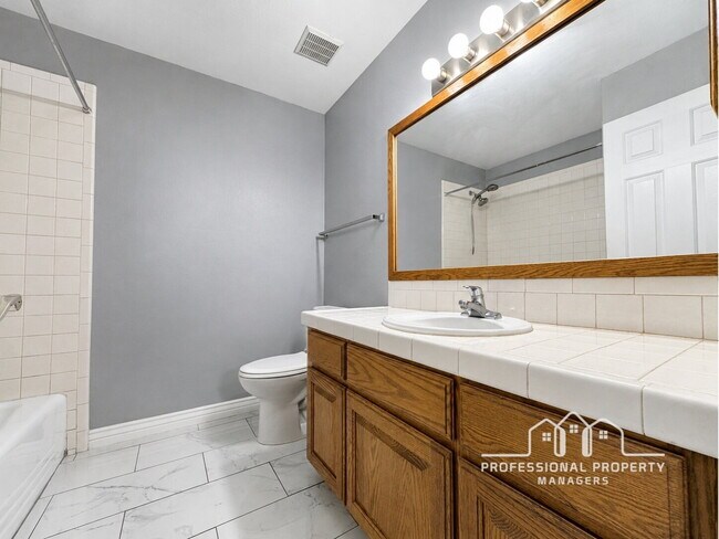 Building Photo - 4-bedroom, 3-bathroom home in Parkway Place