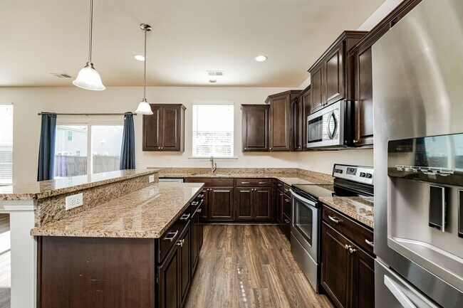 Building Photo - Beautifully Maintained 3 Bed 2.5 Bath Home in Sophia Landing