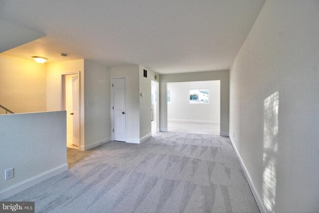 Building Photo - 87 Meadowlark Ave