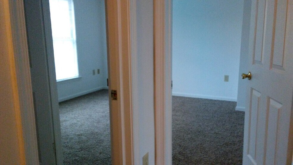 Building Photo - 6 Morningstar Dr