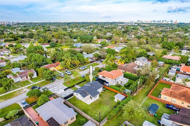 Building Photo - 6860 SW 37th St