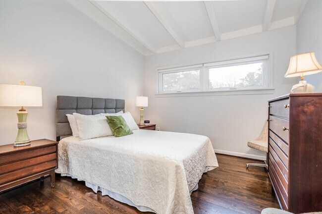 Building Photo - 1134 Baker Ln