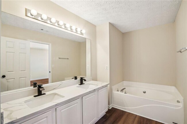 Building Photo - 4593 Parkway Cir