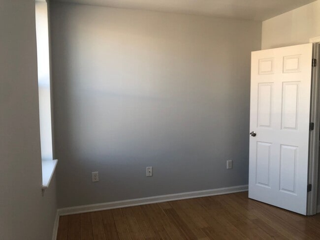 Building Photo - Approved 2 or 3 Bedroom Voucher 1.5 Bathroom