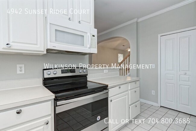 Building Photo - 4942 Sunset Ridge Ct