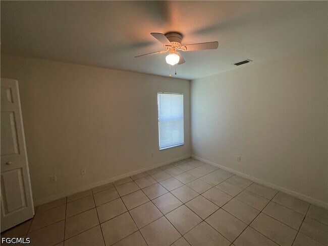 Building Photo - 705 Nicholas Pkwy W