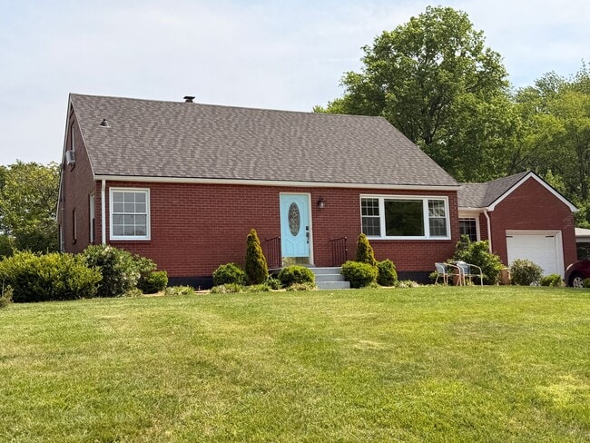 Building Photo - Hilltop Charm in Floyds Knobs – Spacious All-Brick Beauty with Room to Grow!