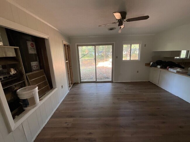 Building Photo - 131 Estates Ct