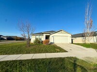 Building Photo - Great location, 3 bedroom two bath home fo...