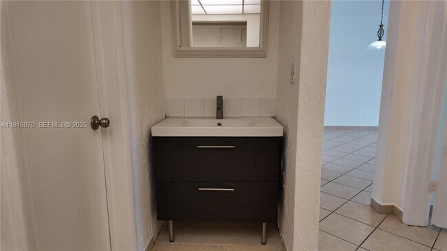 Building Photo - 18900 NE 3rd Ct