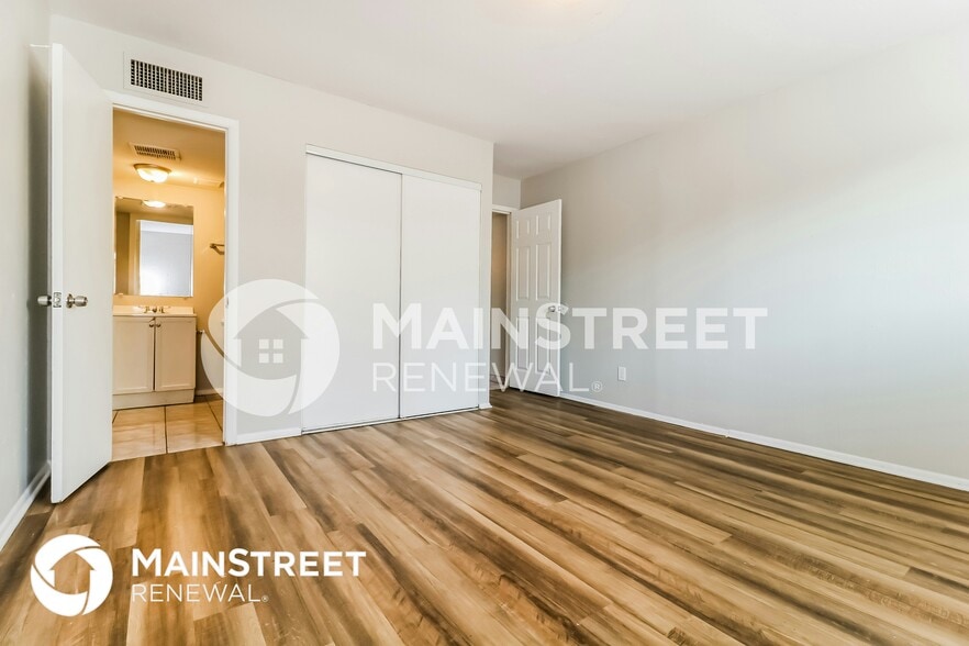 Building Photo - 6211 W Indianola Ave