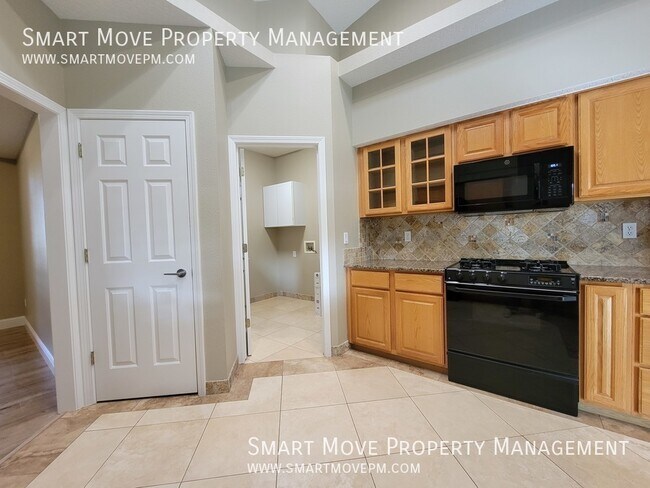 Building Photo - 1096 N Glenabby Pl