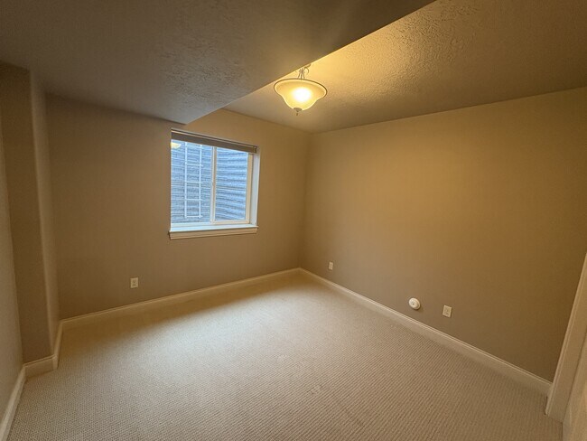 Building Photo - 431 N Fairway Dr
