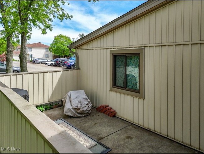 Building Photo - 5589 Rainier Ct