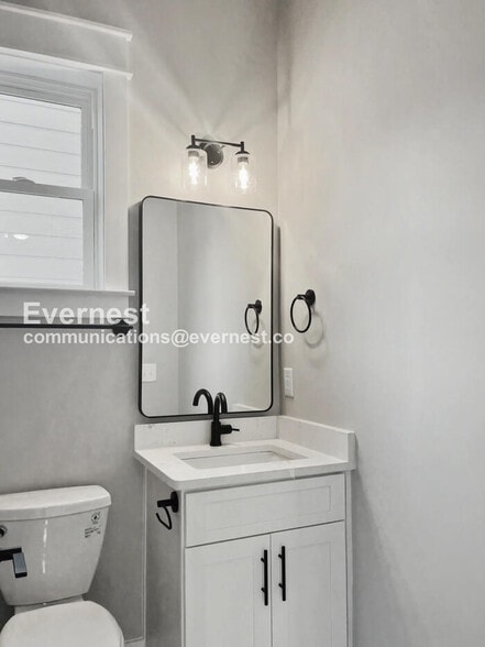 Building Photo - 121 Lucile St