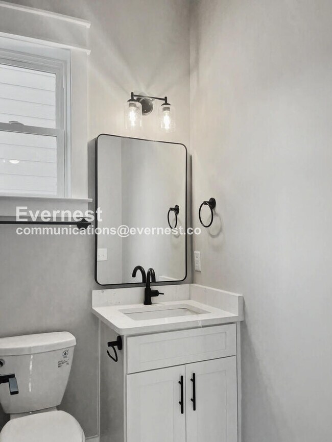 Building Photo - 121 Lucile St